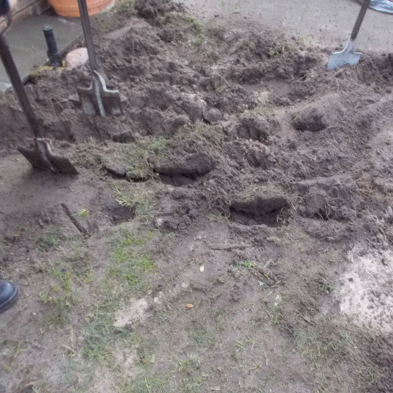 Lay some brick paving in your garden 2